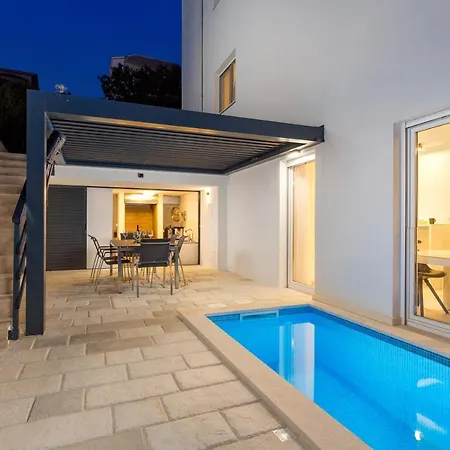 Апартаменты Chillzone - 20m To The Sea, Heated Pool