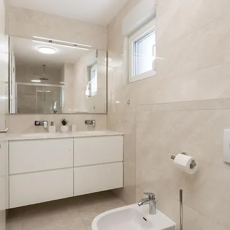 Chillzone - 20m To The Sea, Heated Pool * Трогир