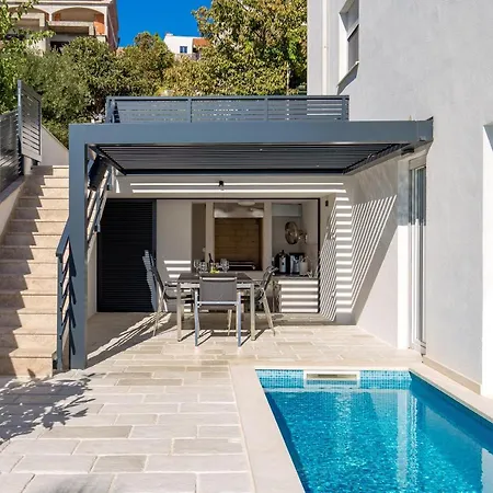 Chillzone - 20m To The Sea, Heated Pool