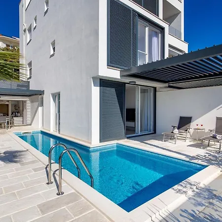 Апартаменты Chillzone - 20m To The Sea, Heated Pool Трогир