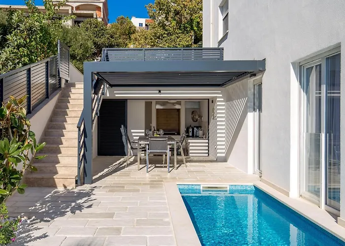 Chillzone - 20m To The Sea, Heated Pool