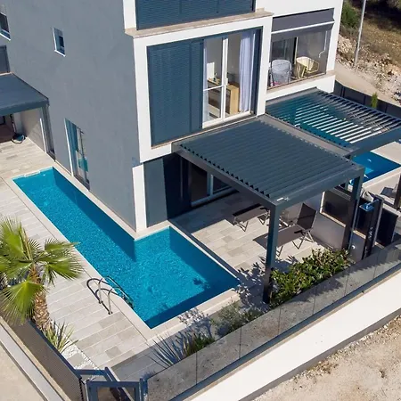 Chillzone - 20m To The Sea, Heated Pool