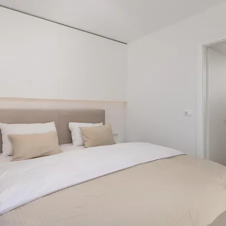 Chillzone - 20m To The Sea, Heated Pool Apartman *