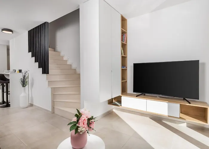 Chillzone - 20m To The Sea, Heated Pool * Trogir