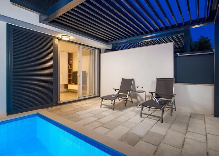 Apartman Chillzone - 20m To The Sea, Heated Pool