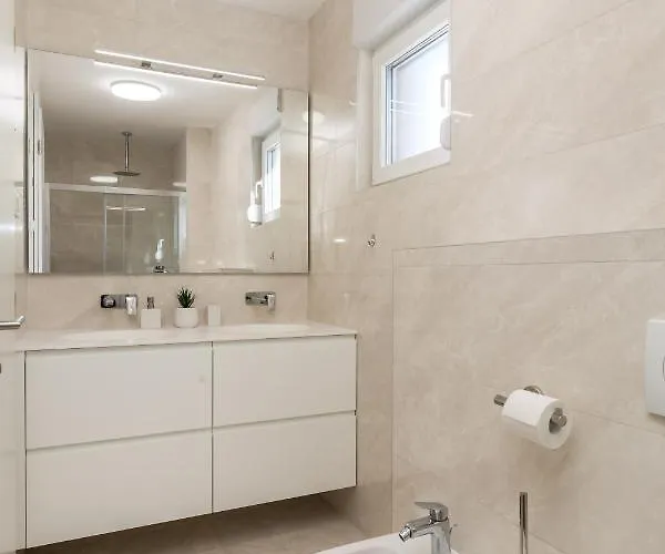 Chillzone - 20m To The Sea, Heated Pool * Trogir