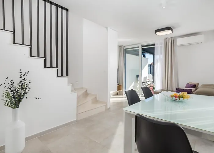 Chillzone - 20m To The Sea, Heated Pool Trogir