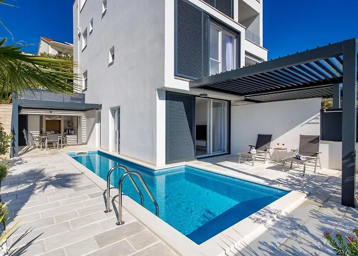 Apartman Chillzone - 20m To The Sea, Heated Pool Trogir